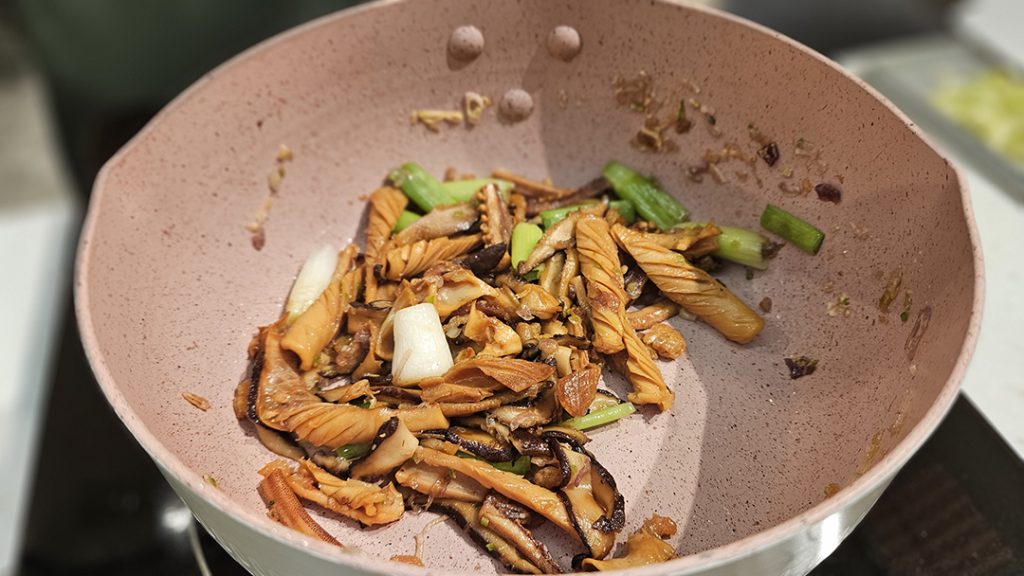 squid soup 好客台北 烹飪教室 大稻埕 私廚 BeMyGuest Taipei Cooking Class Dadaocheng