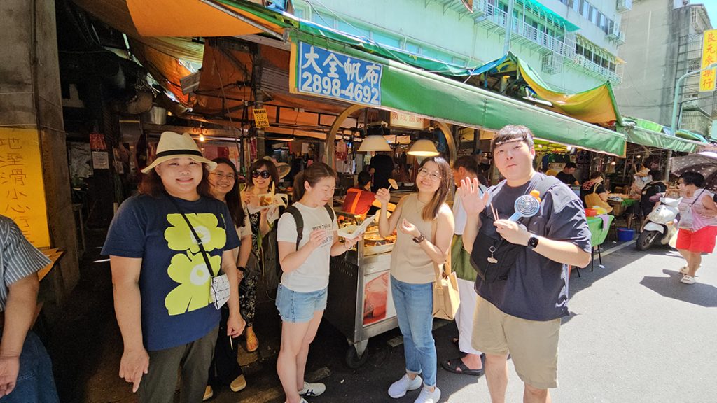 logo of bemyguest taipei cooking class